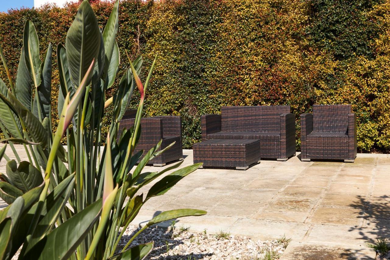 Il Giardino Di Flora Con Piscina Hotell Lecce Eksteriør bilde