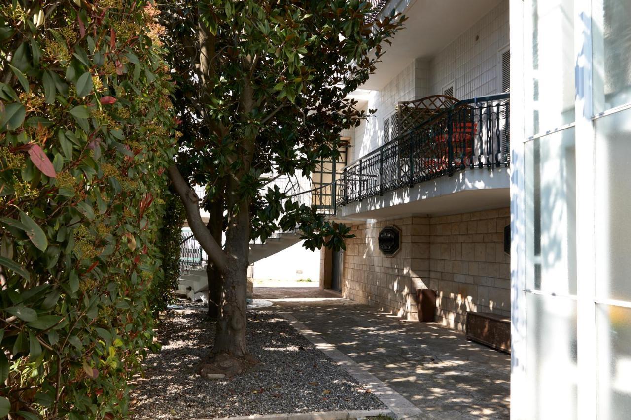Il Giardino Di Flora Con Piscina Hotell Lecce Eksteriør bilde