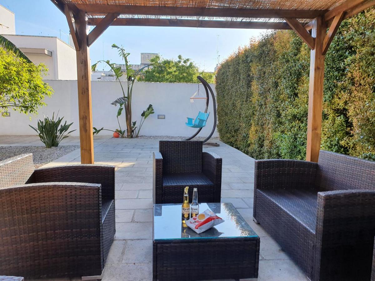 Il Giardino Di Flora Con Piscina Hotell Lecce Eksteriør bilde