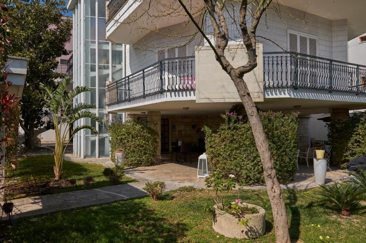Il Giardino Di Flora Con Piscina Hotell Lecce Eksteriør bilde