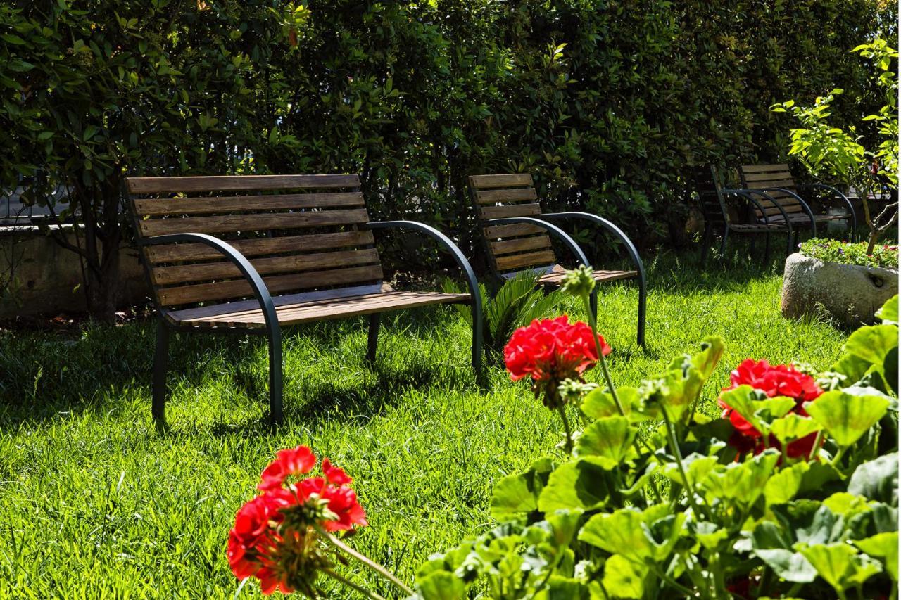 Il Giardino Di Flora Con Piscina Hotell Lecce Eksteriør bilde