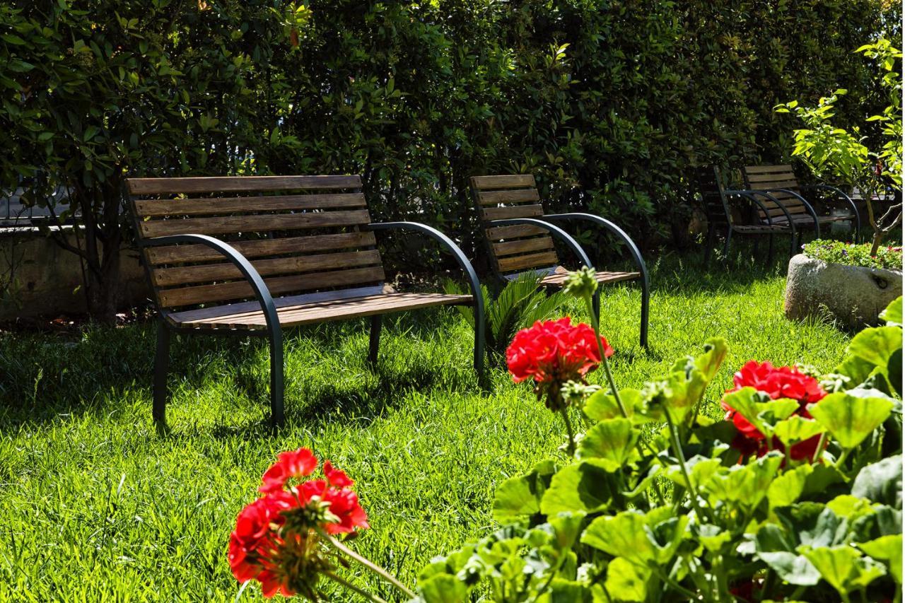 Il Giardino Di Flora - Piscina & Jacuzzi Hotell Lecce Eksteriør bilde