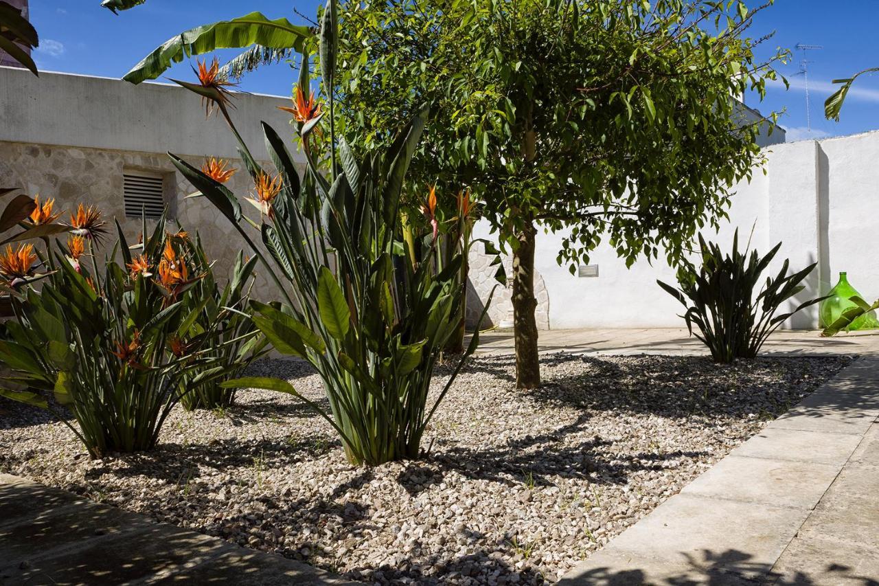 Il Giardino Di Flora Con Piscina Hotell Lecce Eksteriør bilde