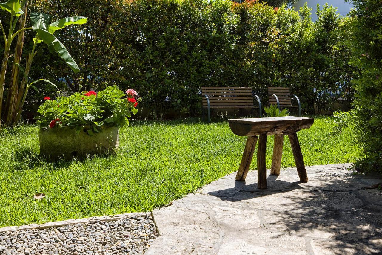 Il Giardino Di Flora Con Piscina Hotell Lecce Eksteriør bilde