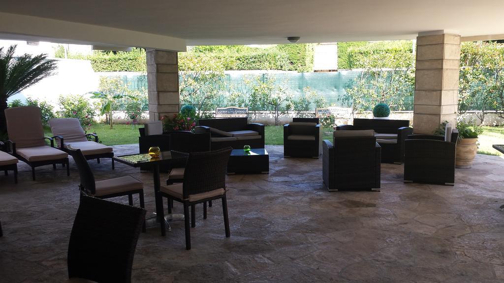 Il Giardino Di Flora Con Piscina Hotell Lecce Eksteriør bilde